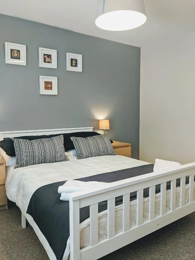 Bright Spacious Flat Near Royal Mile Edinburgh Apartment