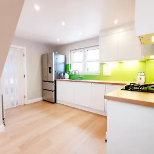Modern And Spacious Double&king Bedrooms Both With Private Bathrooms Homestay