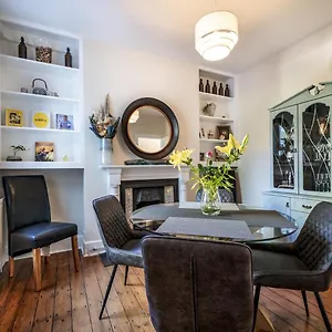 https://pass-the-keys-wonderful-3br-townhouse-top-location-cafes.belfasthotelsireland.com