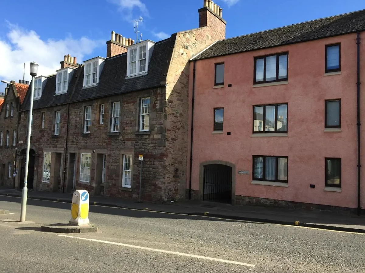 Bright Spacious Flat Near Royal Mile Edinburgh Apartment